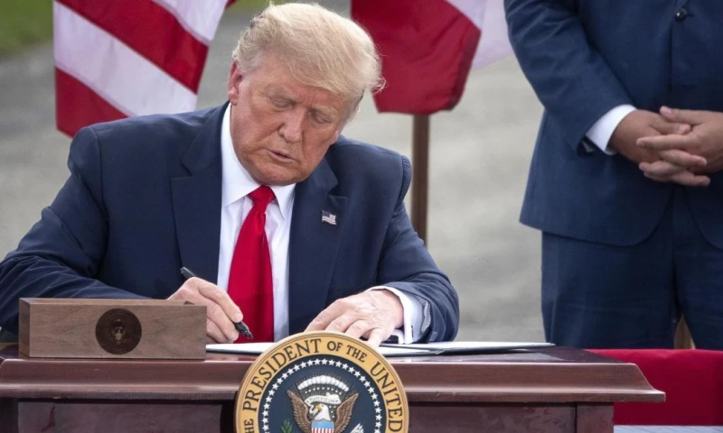 Precios bajos y aranceles llevan a energéticas de EE. UU. a frenar producción y empleo / Foto: EFE 