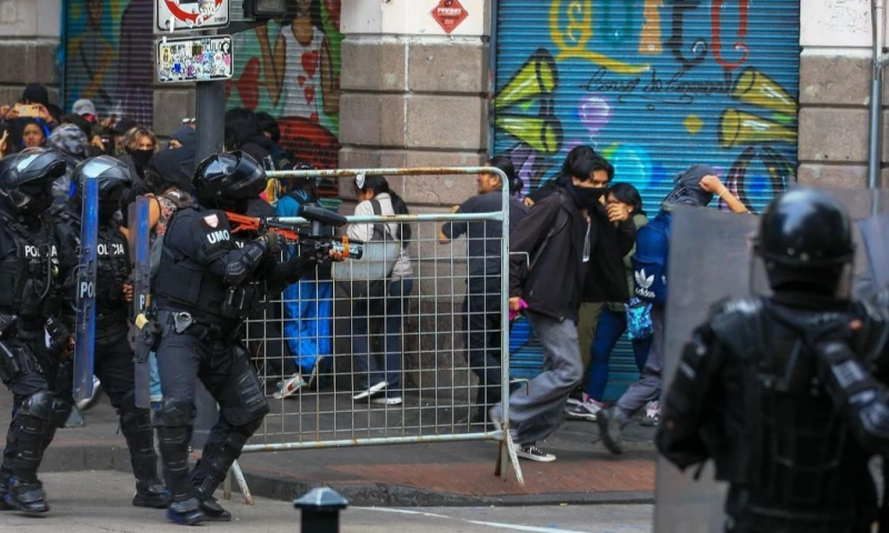 Las Fuerzas Armadas y Policía Nacional podrán identificar a los ciudadanos que no estén cumpliendo con la normativa / Foto: EFE