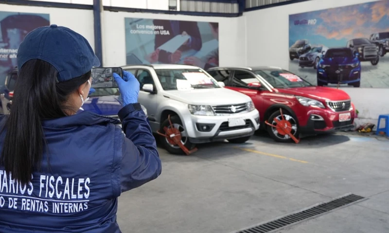 Los carros no tenían comprobantes de venta o documentos de respaldo / Foto: cortesía SRI