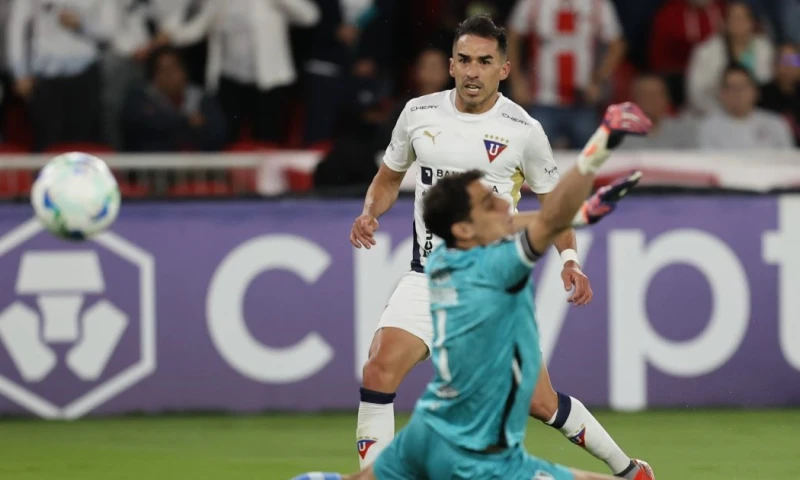 Lisandro Alzugaray anotó 2 goles en el triunfo de Liga / Foto: EFE