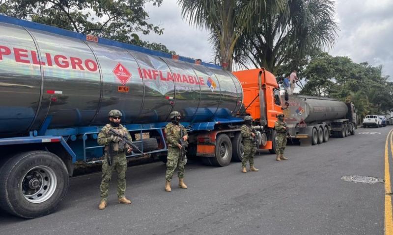La intervención se desarrolló en el marco de operaciones denominadas CAMEX y de seguridad hidrocarburífera / Foto: cortesía Ejército Ecuatoriano