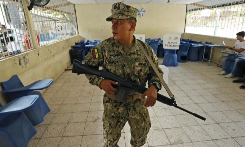 En ciudades como Guayaquil, estos crímenes han causado desplazamientos forzados de familias / Foto: EFE