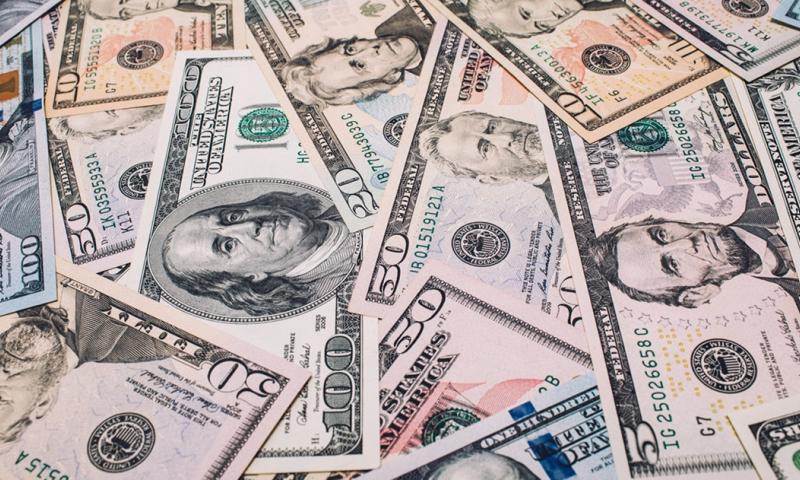 La divisa estadounidense abrirá al mismo precio que cerró el pasado viernes 9 de enero, cuando tuvo una caída de - $17,44 pesos respecto a la jornada anterior (-0.47%). / Foto: Shutterstock