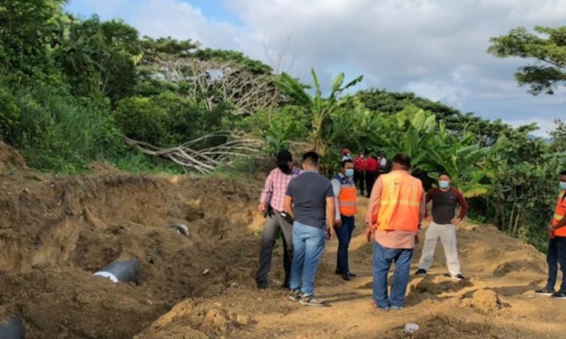 Técnicos del IIGE realizan estudios en zonas de hundimiento en cantón Esmeraldas / Foto cortesía IIGE 