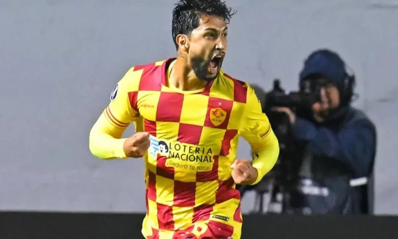 El delantero colombiano Jeison Medina volvió a anotar para Aucas / Foto: cortesía Aucas 