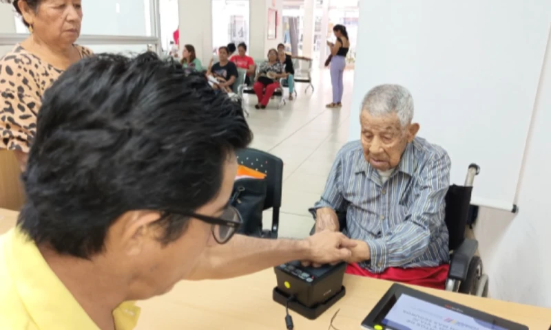 Juan Merchán acudió a la agencia del Registro Civil en Lago Agrio / Foto: cortesía Registro Civil