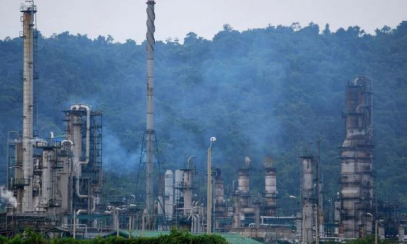 La Refinería Esmeraldas puede procesar hasta 110 000 barriles de crudo. Foto: El Comercio
