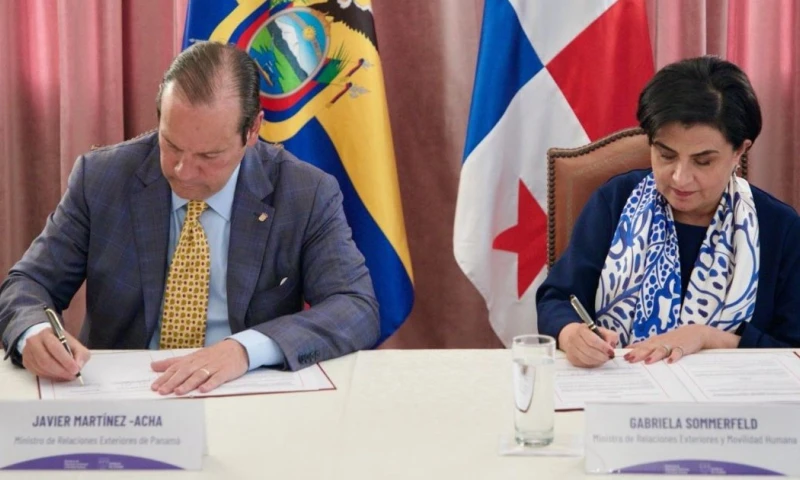 La canciller Gabriela Sommerfeld y su homólogo panameño, Javier Martínez-Acha, se reunieron / cortesía Cancillería