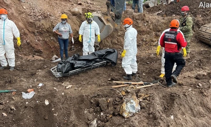 El corrimiento de tierra sepultó al menos 57 casas de un par de barrios de Alausí, así como otros espacios públicos como el estadio municipal de fútbol / Foto: cortesía FFAA