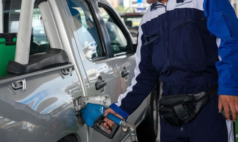 La caída del precio del petróleo tiene un efecto directo en el valor de los combustible / Foto: cortesía Petroecuador