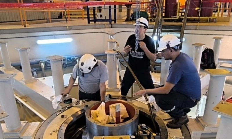 Más de 50 técnicos ecuatorianos participaron en el mantenimiento de Agoyán / Foto: cortesía Ministerio de Energía y Minas