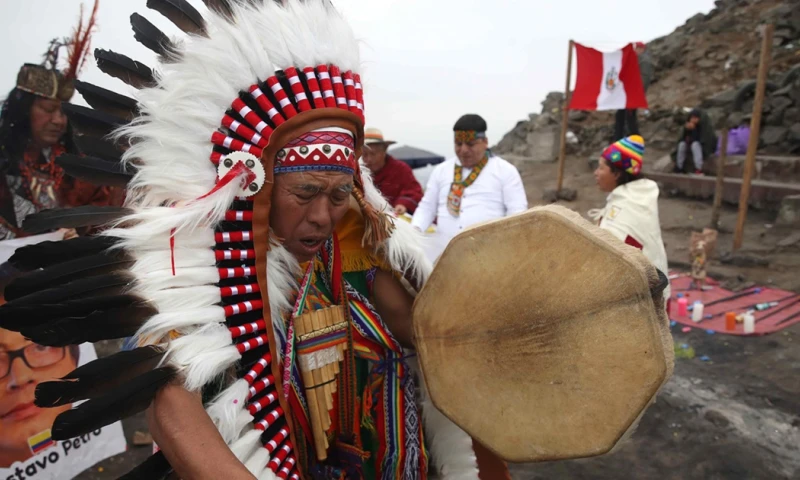 Este hecho generó la airada reacción de las autoridades en el lugar, donde abundan las banderas peruanas, y su movilización hacia la isla/ Foto: cortesía