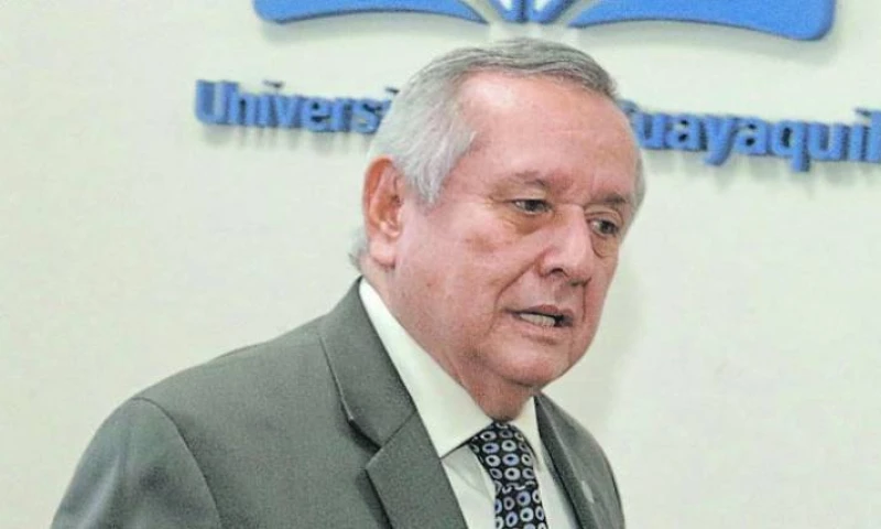 El rector Passailaigue explicó los detalles del informe pericial. Foto: Expreso