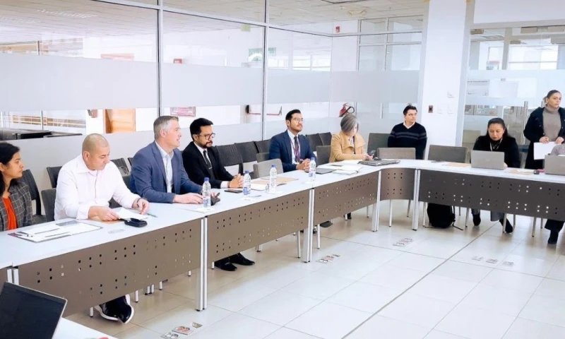 El encuentro se enfocó en mejorar la planificación, coordinación y capacidad operativa del sistema sanitario ecuatoriano ante posibles amenazas futuras / Foto: cortesía Embajada de EE.UU.