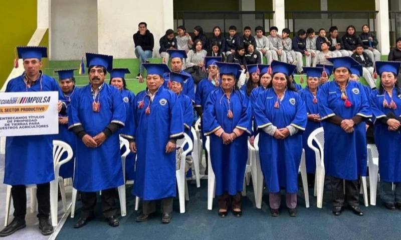 El MAGP entregó títulos de propiedad rural  a 13 productores de Sucumbíos / cortesía MAGP