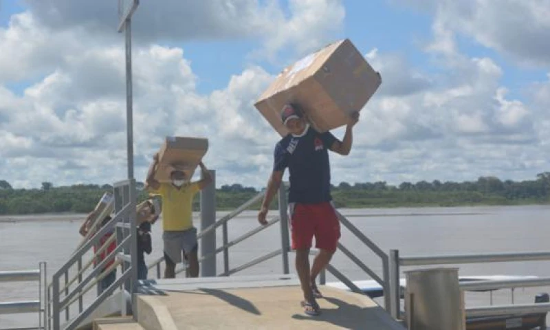 Empresas y el Municipio de Orellana entregaron equipos e insumos médicos al hospital de Nuevo Rocafuerte. Foto: Cortesía Municipio de Orellana 