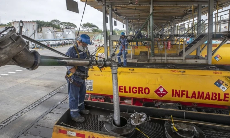 Los nuevos valores se mantienen pese al aumento en los precios de venta al público registrado desde el 12 de junio / Foto: cortesía Petroecuador