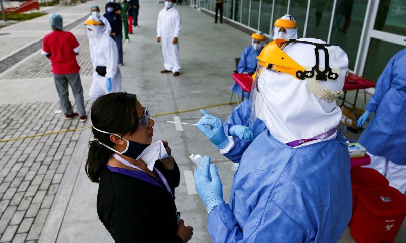 Ecuador reporta 342.678 positivos por covid-19 tras sumar 1.059 en un día / Foto: EFE