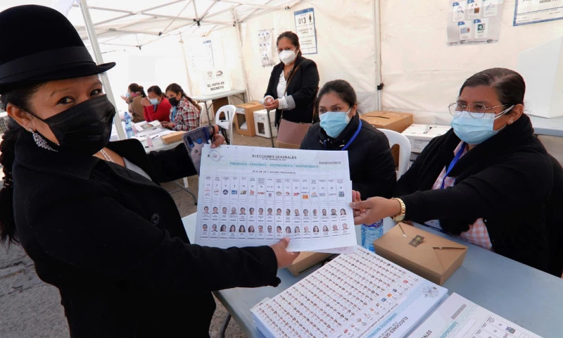 Los diseños del material electoral cuentan con características específicas y elementos de seguridad, para garantizar la transparencia de los comicios / Foto: EFE