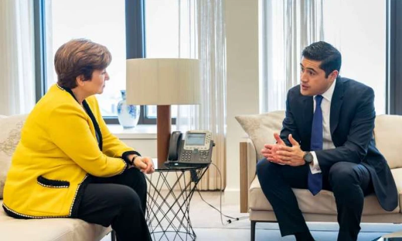 MISIÓN. En 2019 Ecuador se acercó al FMI y consiguió créditos. En la foto están Kristalina Georgieva del FMI y el ministro de Economía Richard Martínez. Foto: La Hora