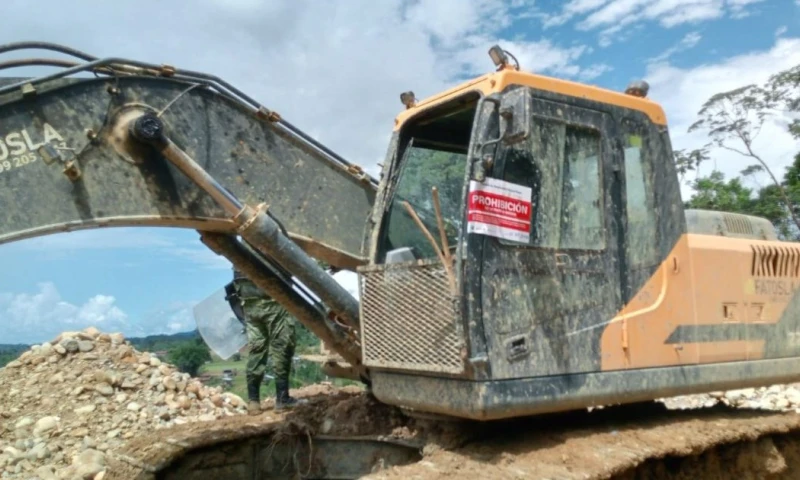 La medida reconoce la magnitud de los daños ocasionados en ríos, ecosistemas y comunidades locales / Foto: cortesía Ejército Ecuatoriano