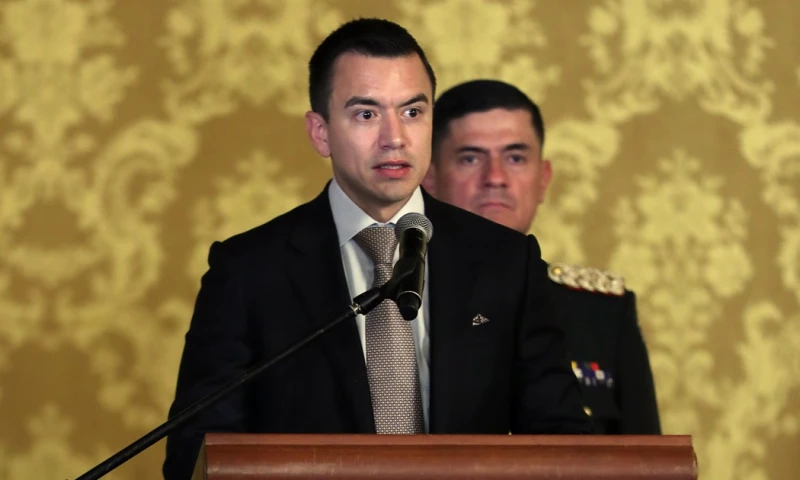 Mediante un decreto, Noboa destituyó al general de división Nelson Proaño y puso en su lugar al contralmirante Jaime Vela / Foto: EFE