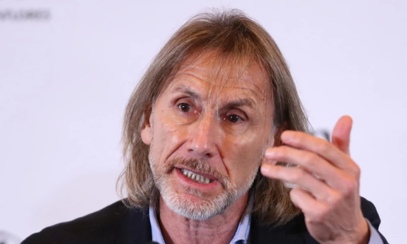 "Uno de los mejores técnicos del fútbol argentino, su carrera lo demuestra y no sería justo hablar de eso (recambio) ahora" / Foto: EFE