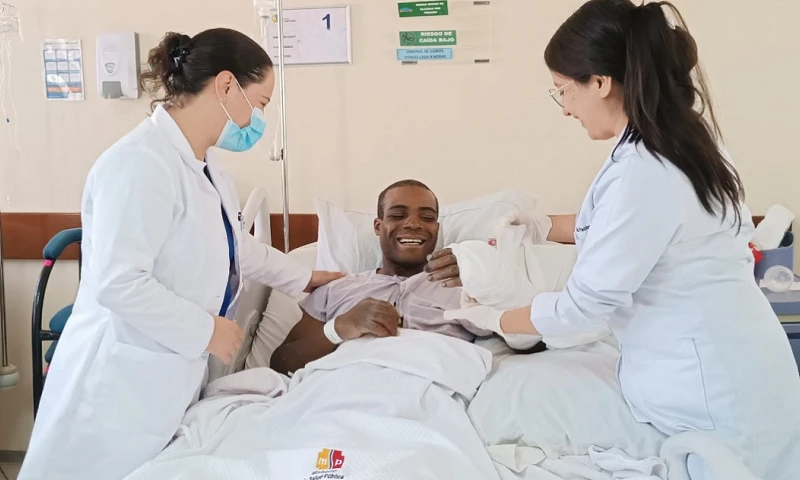 Se utilizó un microscopio endoscópico que permite ser mucho más preciso en este tipo de cirugías / Foto: cortesía Ministerio de Salud