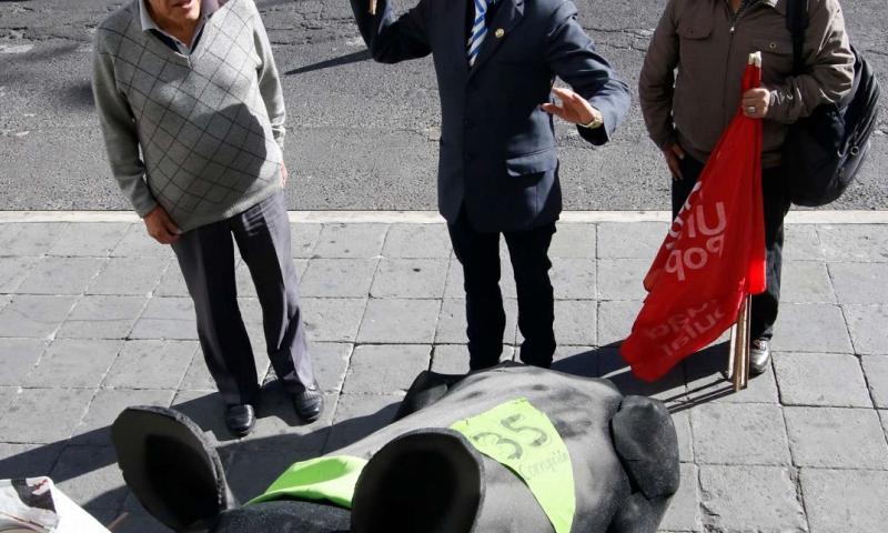 Caso. La fiscal Salazar presentó indicios. En la calle hubo rechazo al correísmo. Foto: La Hora
