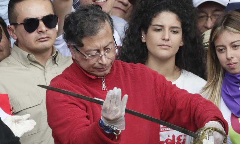 Según Petro, "solo así terminarán los cien años de soledad", como suele referirse a las guerras y divisiones que han marcado la vida republicana de Colombia/ Foto: cortesía EFE