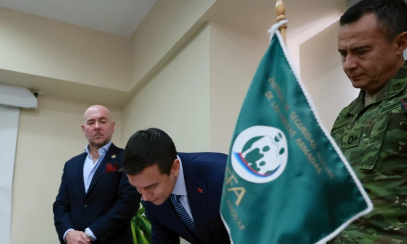 Ayer, el presidente Daniel Noboa visitó las instalaciones del ISSFA / Foto: cortesía Presidencia 