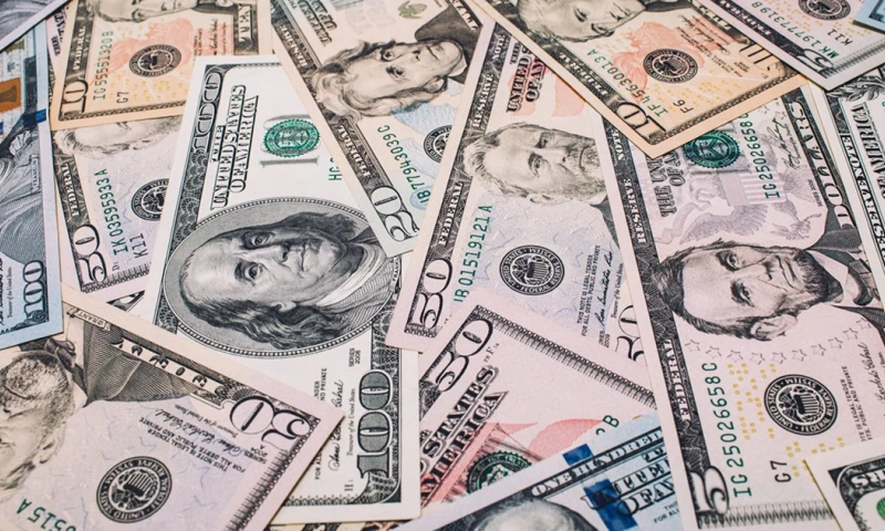 La divisa estadounidense cerró el día con una caída de +$29,06 pesos respecto a la jornada anterior (+0.77%)./ Foto: Shutterstock