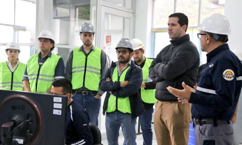 El ministro Roberto Luque visitó la obra de captación de Coca Codo Sinclair / Foto: cortesía Ministerio de Energía 