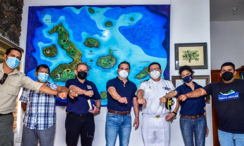 Ecuador mantiene vigilancia ante embarcaciones pesqueras cerca de Galápagos / Foto EFE