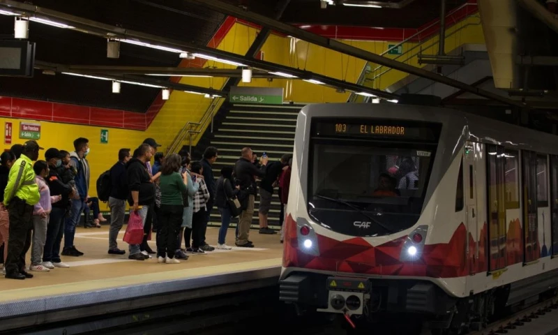 El Metro de Quito atraviesa la capital de Ecuador de norte a sur en un recorrido de 22 kilómetros / Foto: EFE