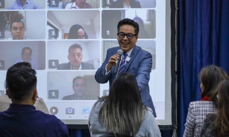 El Superintendente de Bancos, Roberto Romero, se reunió con los Defensores del Cliente / Foto: cortesía Superintendencia de Bancos