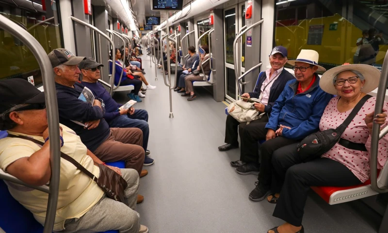 Por primera vez los ciudadanos de la capital ecuatoriana pueden acceder de manera regular a usar este transporte/ Foto: cortesía EFE