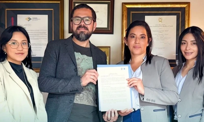 Su participación incluye acciones directas como mingas de limpieza en las zonas más afectadas por la contaminación / Foto: cortesía Interoceánica 