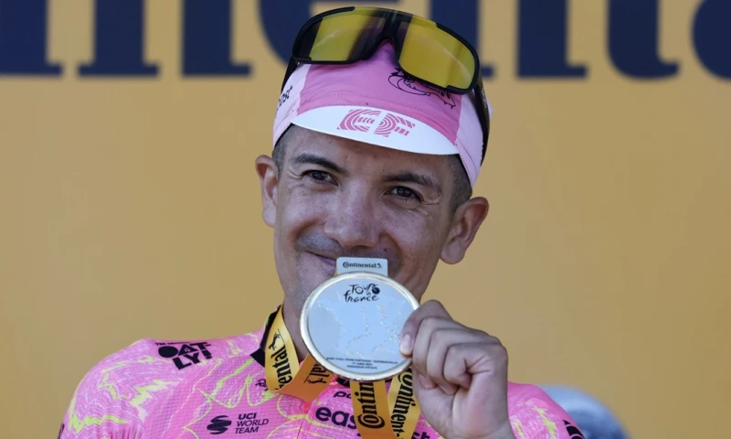 Carapaz hizo historia como primer ecuatoriano ganador de una etapa en el Tour de Francia / Foto: EFE
