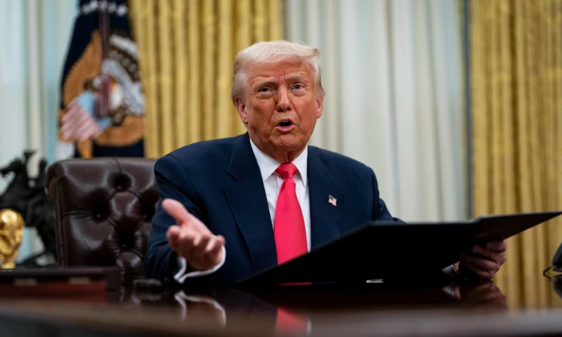 Trump añadió que declarará una "emergencia nacional sobre la electricidad" en la zona afectada por el recargo del 25 % impuesto por Ontario / Foto: EFE