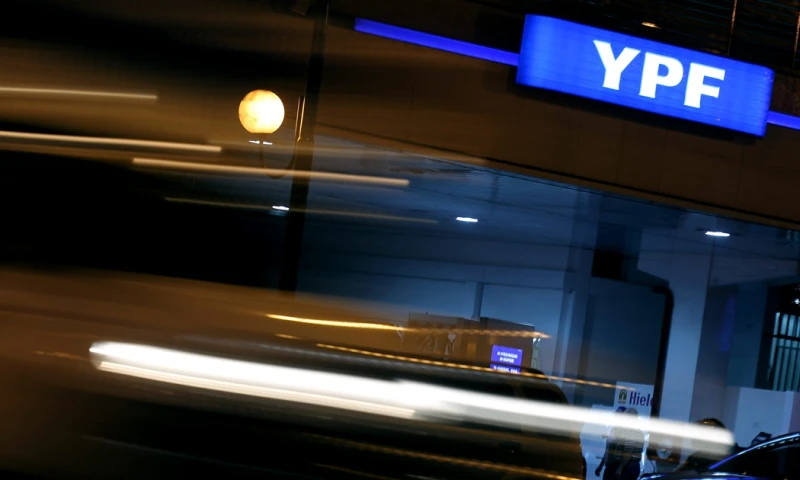 En el 2022 YPF habría reportado un beneficio de 2.234 millones de dólares / Foto: EFE