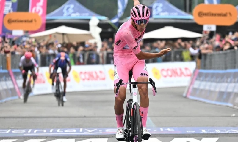 El patrón es Del Toro, y Carapaz ya le sigue a 41 segundos, tercero Yates a 51 / Foto: EFE