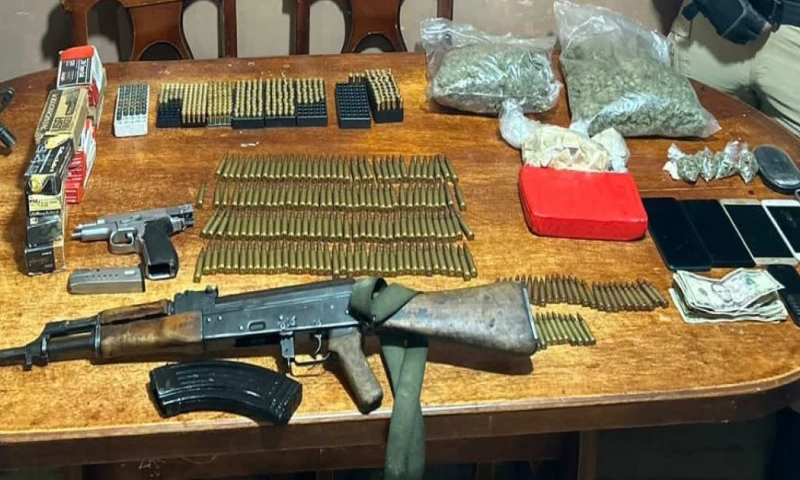 29 integrantes de 'Los Lobos' fueron detenidos en Loja y El Oro / Foto: EFE