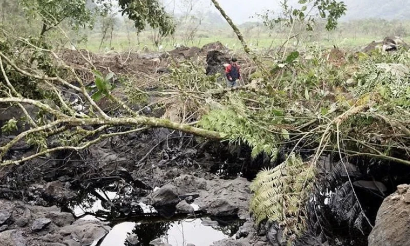 Comunidades reportan hallazgos de nuevo derrame en Napo / Foto: EFE