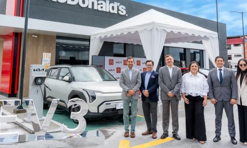 El gerente general de Kia Ecuador, aseguró que esta alianza contribuye a fortalecer el ecosistema de electromovilidad en el país / Foto: cortesía Kia