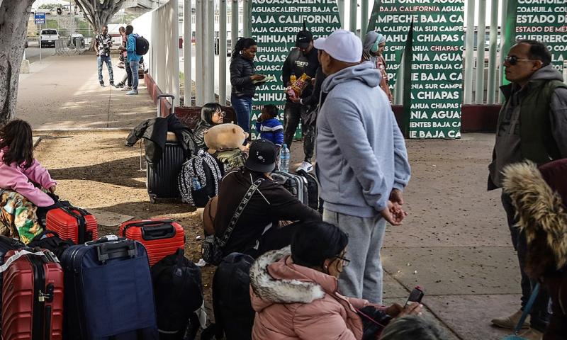 La agencia ha realizado vuelos de expulsión a varios países de América del Sur y del hemisferio oriental / Foto: EFE