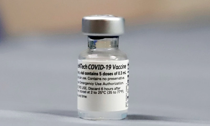 Ecuador recibe nuevo lote de más de 66.000 vacunas anticovid-19 de Pfizer / Foto: EFE