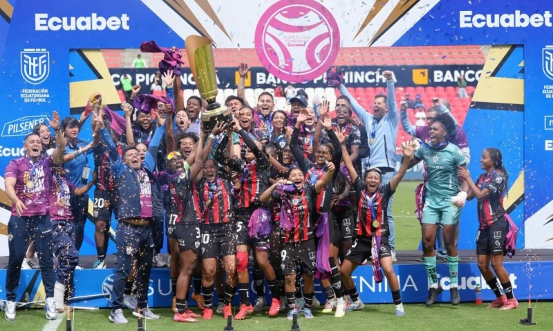  Las Dragonas cerraron una campaña en la que ganaron todos los partidos e irán al Grupo A /  Foto: EFE 