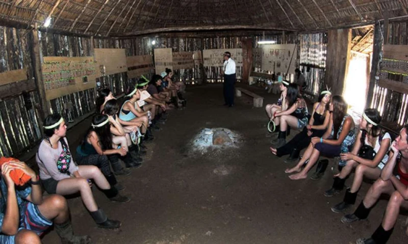 En San Jacinto, los rituales de iniciación también tienen como protagonistas a jóvenes visitantes de diferentes partes del mundo. Fotos: Roberto Chávez | EL TELÉGRAFO