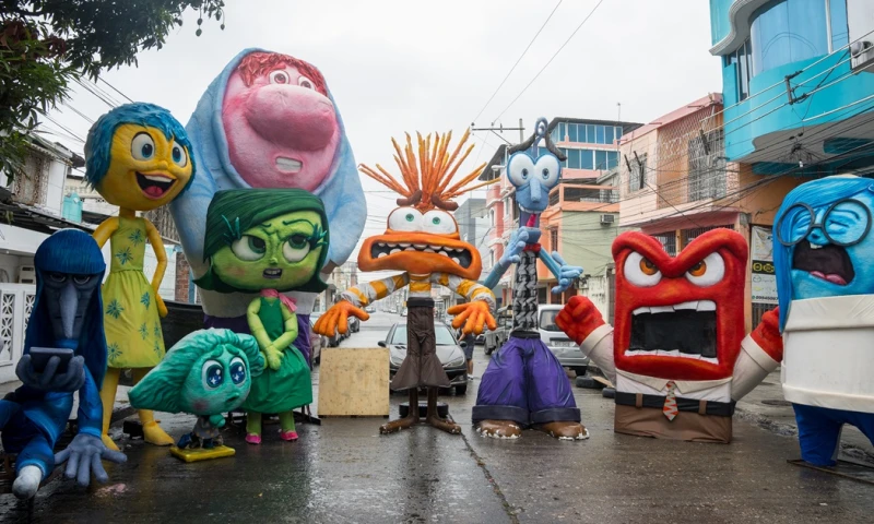 Los monigotes en ocasiones han superado los 15 metros / Foto: EFE